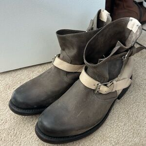 Leather boots w buckle